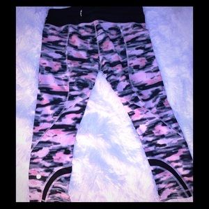 Lululemon camo crop 8